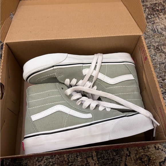 Brand NEW in box Vans high-tops - Picture 7 of 8